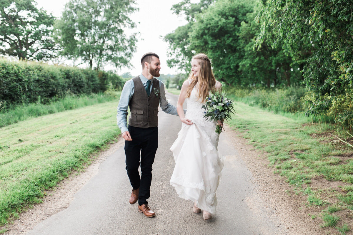 wood_farm_barn_benarce_suffolk_wedding_photos-37